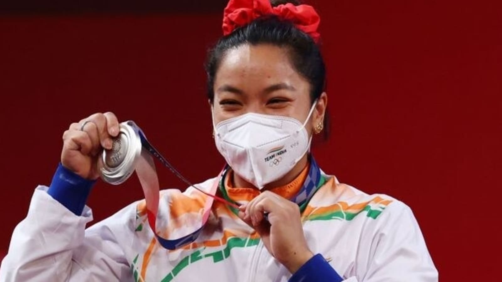 Iron Queen: Mirabai Chanu Stuns Rival with Incredible Lift for World Championships Silver