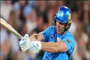 CHRIS LYNN DID IT ! THE BIG HITTER JUST BECAME THE FIRST PLAYER TO SMACK 4000 RUNS IN THE BIG BASH LEAGUE